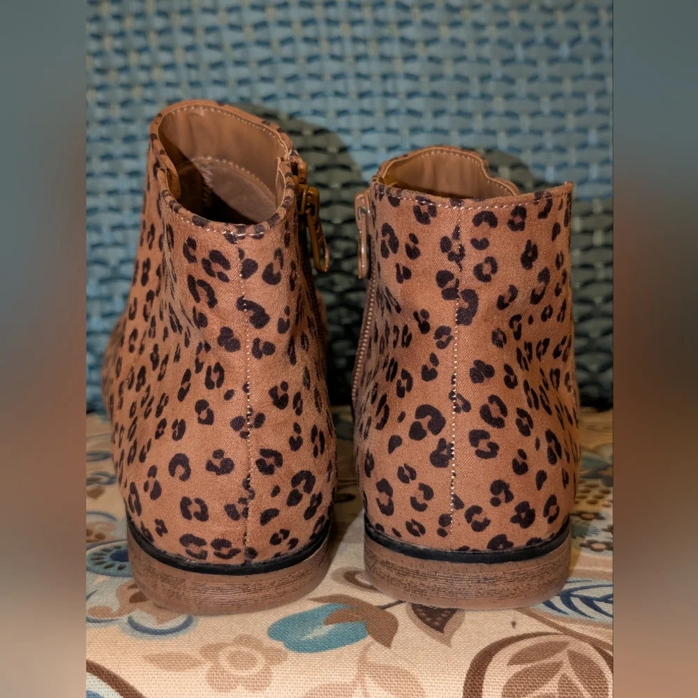 Cat & Jack Leopard Print Ankle Boots‎ Size 5 Side Zip Girls Faux Suede